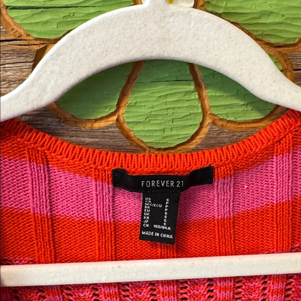 Forever 21 Pink and Red Knit Button-Up crop sweater top. size small - Picture 3 of 9